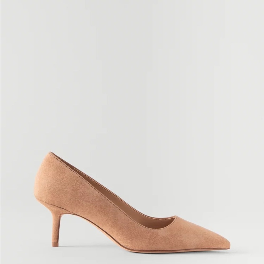 Modern Daphne Suede Pointed Toe Pumps - 2.5” Heel, Size [9]